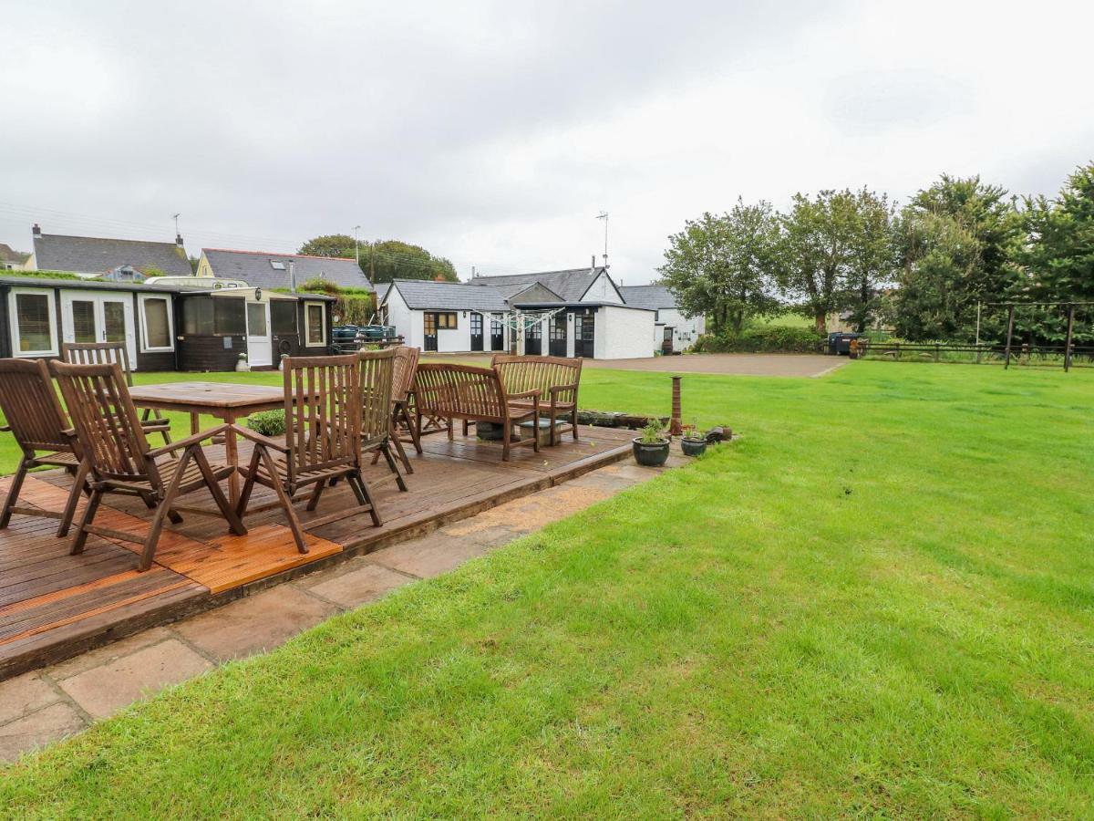 The Lodge Milford Haven Dış mekan fotoğraf